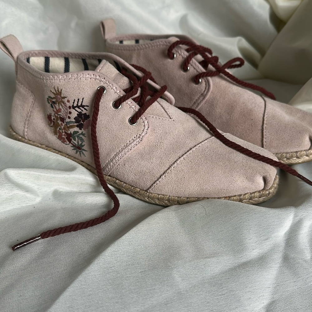Tom’s Blush Suede floral booties